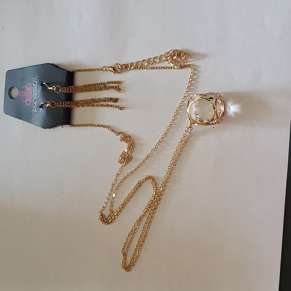 Paparazzi dangle earrings and necklace set